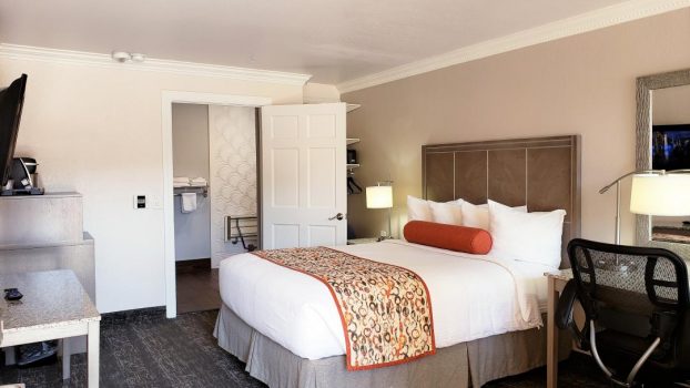 1-Queen-Bed-1-1.jpg
